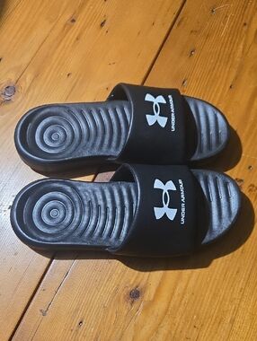 Under Armour Black Slides with White Logo Strap Sz 9